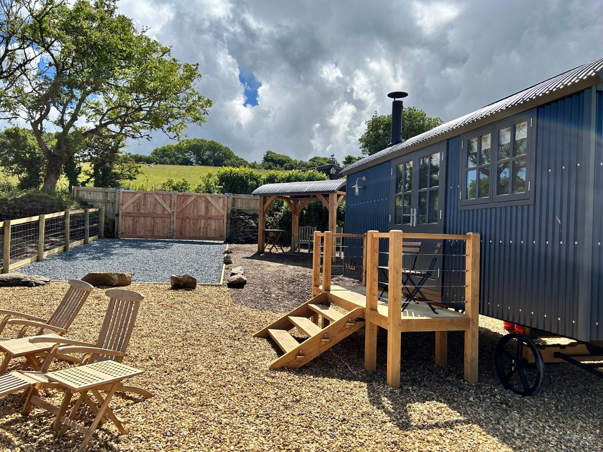 West Lyn Farm B&B And Shepherd Hut Lynton Bagian luar foto